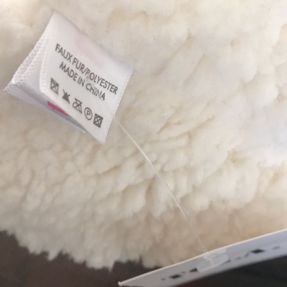 Women’s Slippers - Picture 4 of 5